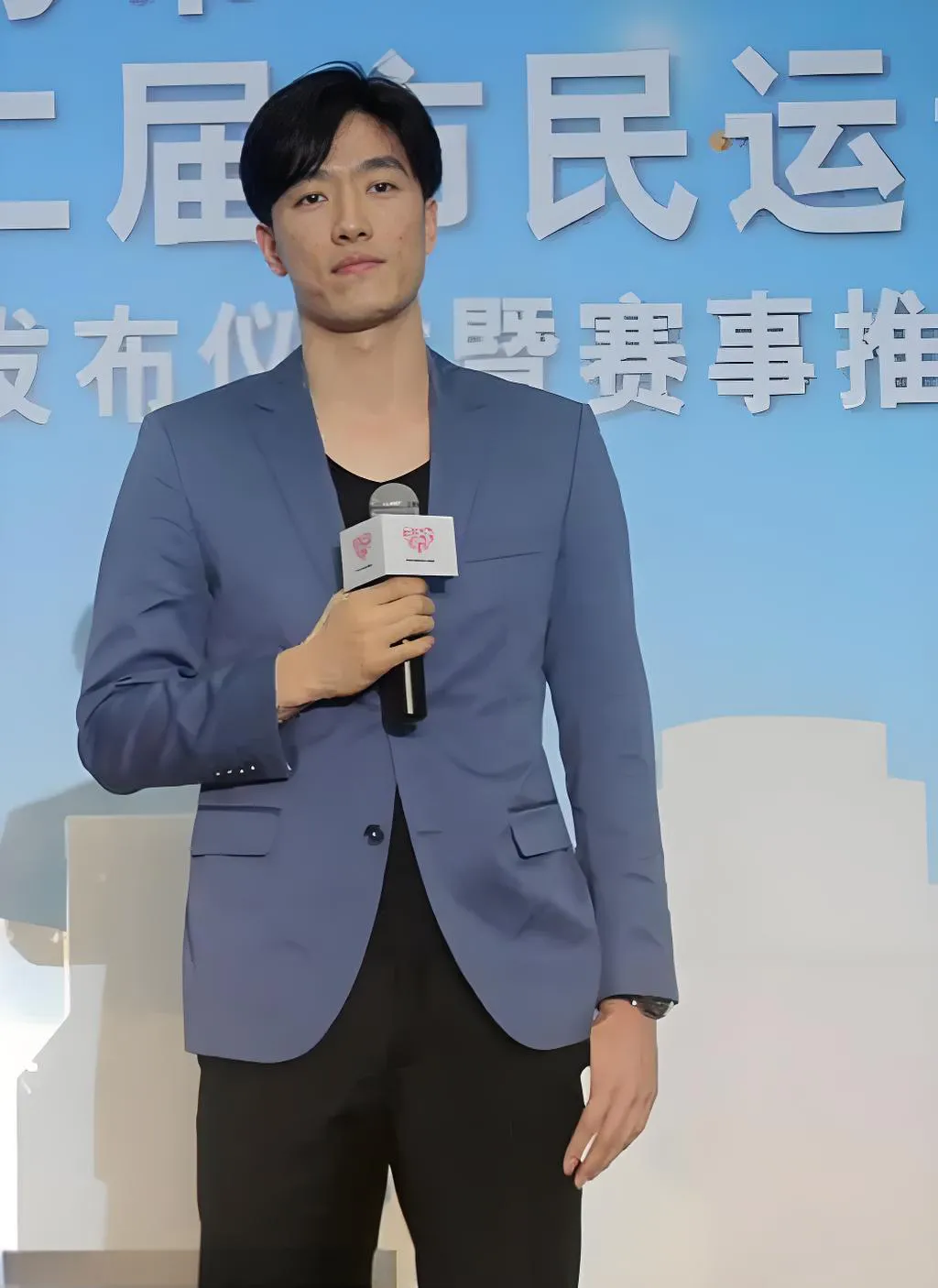 刘翔梅奔F1为何如此球迷热议(央视媒体对吴艳妮抢跑事件的报道和态度)